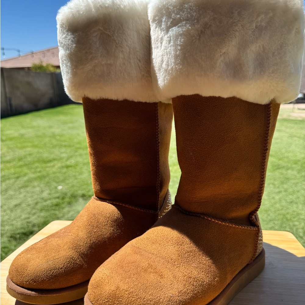 Juicy Couture Cozy White Fur-Lined Boots